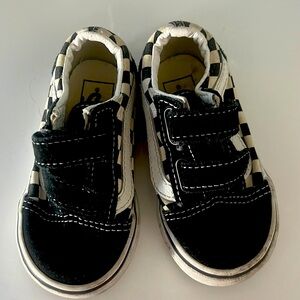 Toddler size 6 black and white vans.